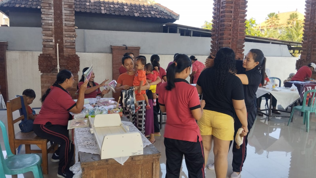 Giat posyandu Balita, lansya dan BKB, di br dinas dajan peken berjalan dengan lancar, dengan pemberian PMT dari pemerintahan desa mengwitan